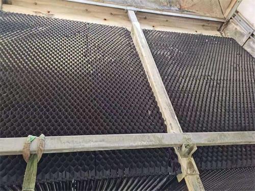 深圳招商銀行研發(fā)中心冷卻塔填料更換、底盤(pán)漏水補(bǔ)漏